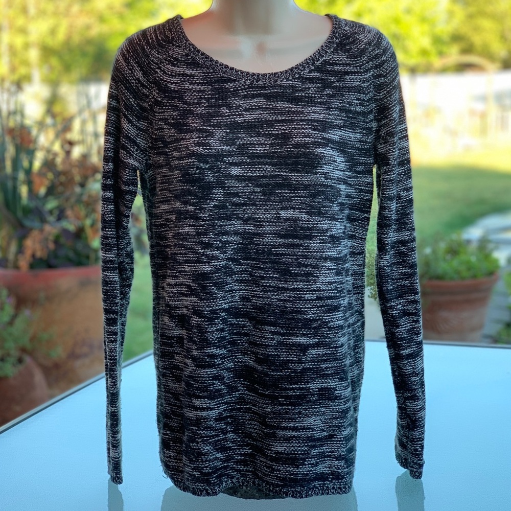 Ambiance Black and White Scoop Neck Lightweight Tunic Sweater ~ Women’s Medium